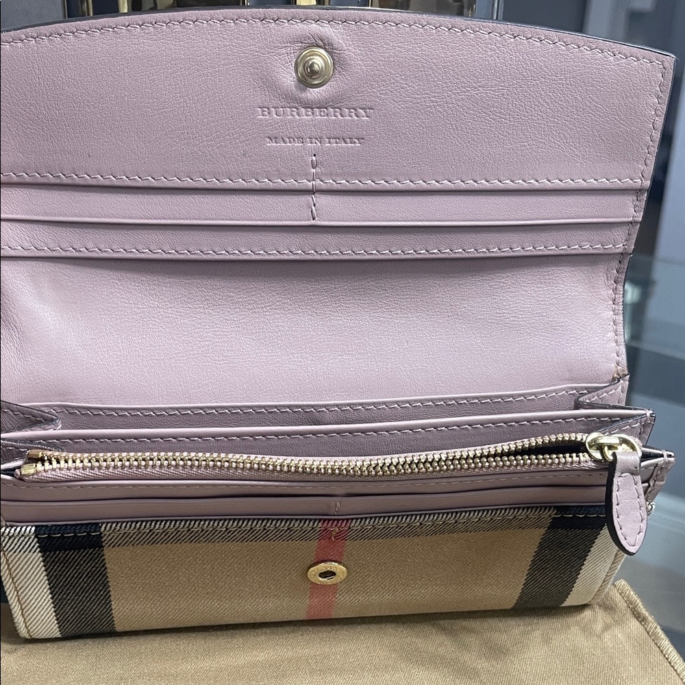 **FULL INCLUSION** Burberry Pink and Tan Wallet - Picture 5 of 12